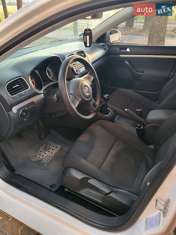 Універсал Volkswagen Golf 2010 в Полтаві