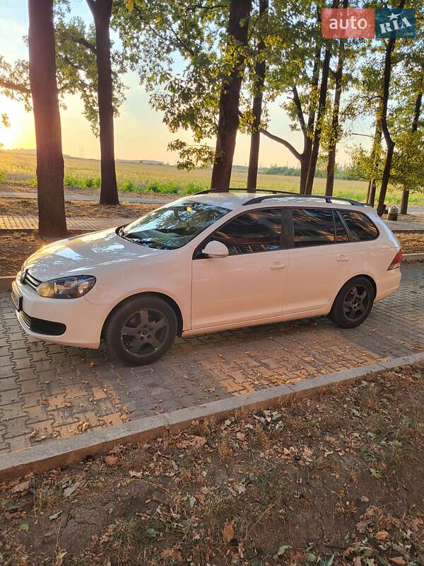 Універсал Volkswagen Golf 2010 в Полтаві