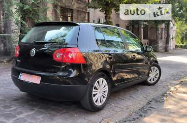 Хэтчбек Volkswagen Golf 2005 в Каменском