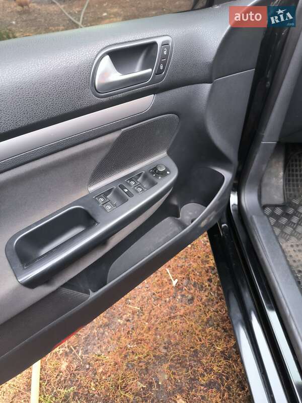 Универсал Volkswagen Golf 2011 в Полтаве