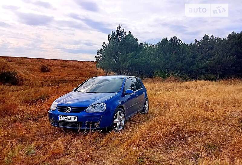 Хэтчбек Volkswagen Golf 2007 в Покровском