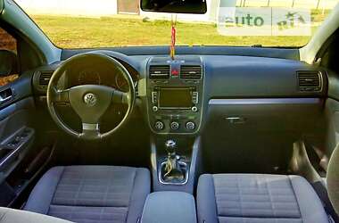 Хэтчбек Volkswagen Golf 2007 в Покровском