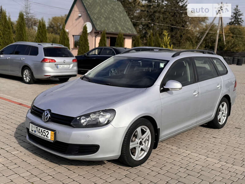 Универсал Volkswagen Golf 2012 в Староконстантинове