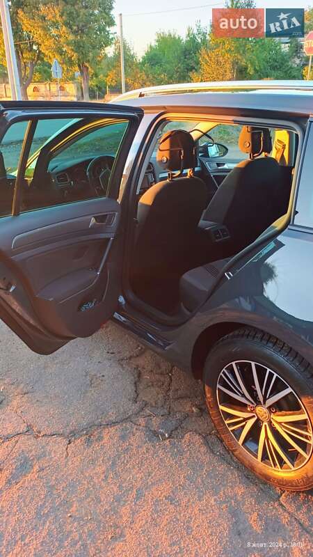 Універсал Volkswagen Golf 2016 в Тальному