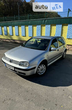 Хетчбек Volkswagen Golf 2001 в Волочиську