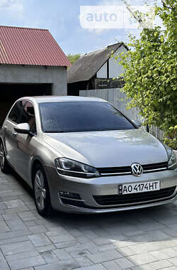 Хэтчбек Volkswagen Golf 2015 в Ужгороде