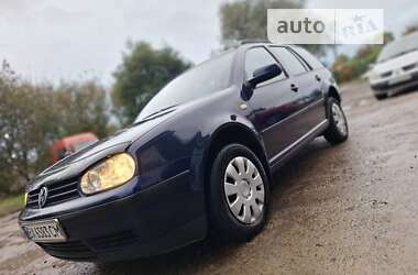 Универсал Volkswagen Golf 2003 в Черновцах