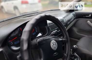 Универсал Volkswagen Golf 2003 в Черновцах