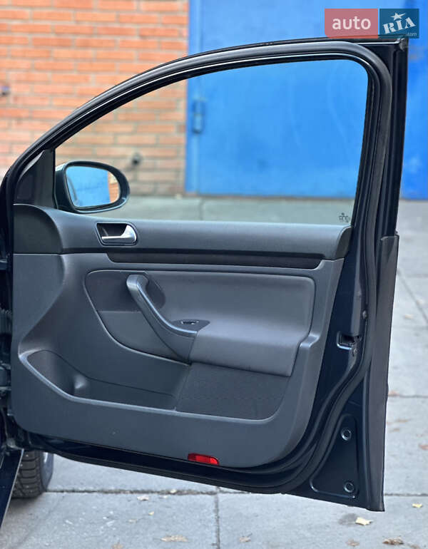 Хэтчбек Volkswagen Golf 2008 в Лубнах