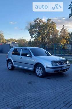 Хетчбек Volkswagen Golf 2001 в Ківерцях