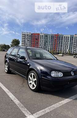 Универсал Volkswagen Golf 2002 в Киеве