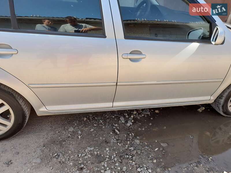 Хетчбек Volkswagen Golf 2003 в Тернополі