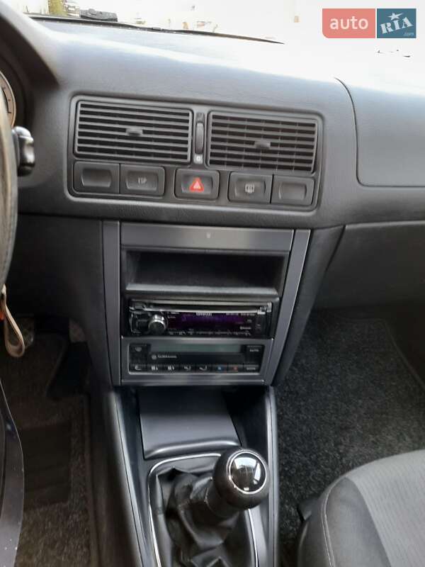 Хетчбек Volkswagen Golf 2003 в Тернополі