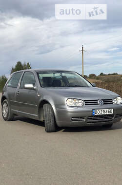 Хетчбек Volkswagen Golf 2002 в Борщеві