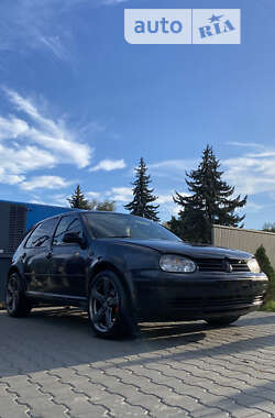 Хэтчбек Volkswagen Golf 2002 в Черновцах