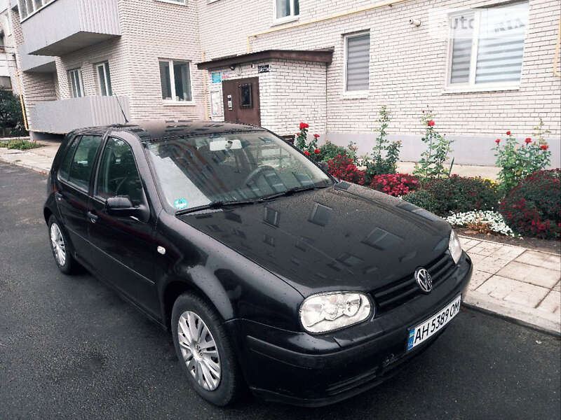 Хэтчбек Volkswagen Golf 2001 в Миргороде