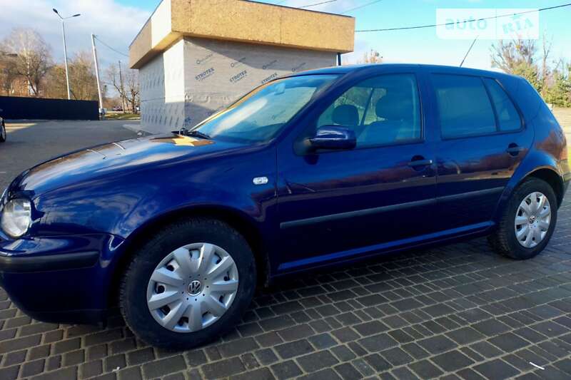 Хэтчбек Volkswagen Golf 2001 в Звягеле