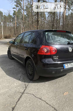 Хэтчбек Volkswagen Golf 2004 в Киеве