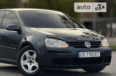 Хетчбек Volkswagen Golf 2005 в Чернівцях