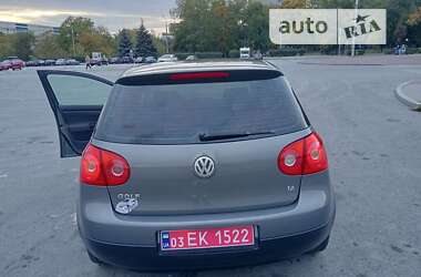 Хетчбек Volkswagen Golf 2005 в Запоріжжі