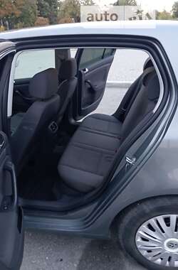 Хетчбек Volkswagen Golf 2005 в Запоріжжі