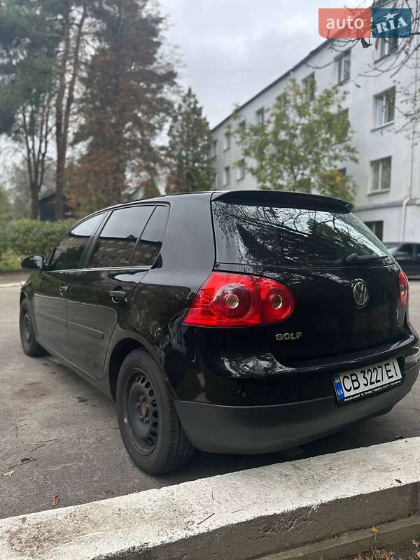 Хетчбек Volkswagen Golf 2006 в Києві