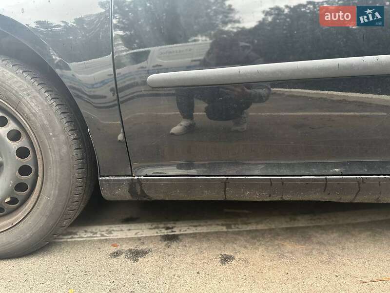 Хетчбек Volkswagen Golf 2006 в Києві