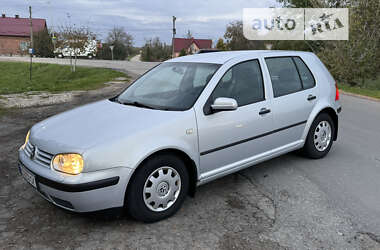 Хетчбек Volkswagen Golf 1999 в Городку