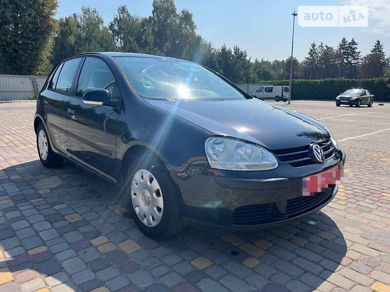 Хетчбек Volkswagen Golf 2004 в Луцьку