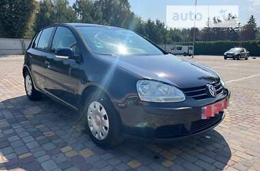 Хетчбек Volkswagen Golf 2004 в Луцьку