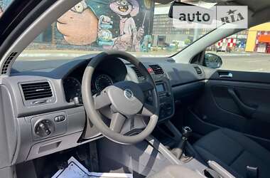 Хетчбек Volkswagen Golf 2004 в Луцьку