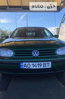 Хэтчбек Volkswagen Golf 2000 в Ужгороде