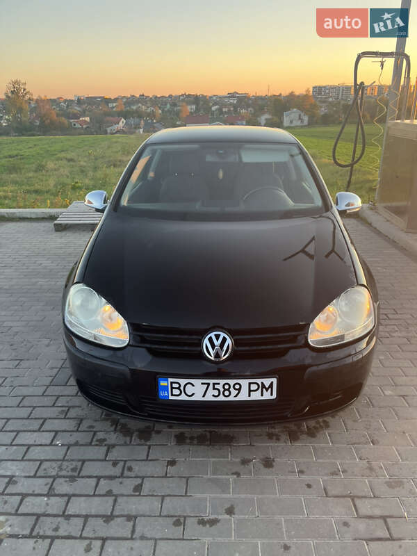 Хетчбек Volkswagen Golf 2005 в Львові