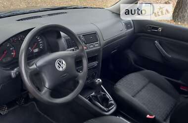 Универсал Volkswagen Golf 2002 в Зенькове