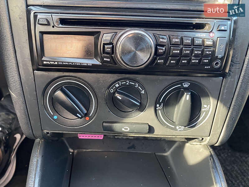 Хетчбек Volkswagen Golf 1998 в Львові