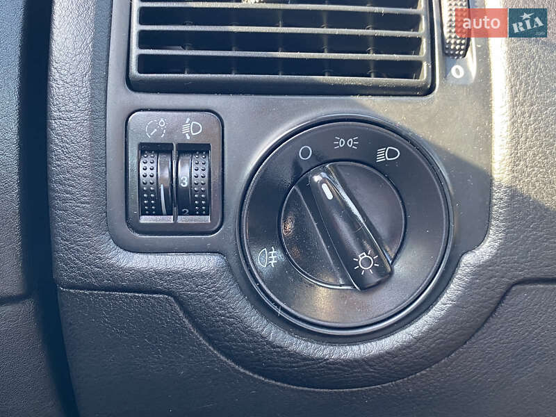 Хетчбек Volkswagen Golf 1998 в Львові