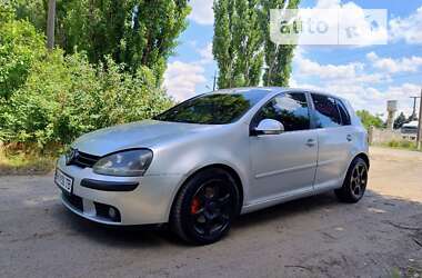 Хэтчбек Volkswagen Golf 2004 в Раздельной