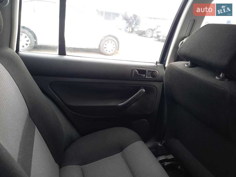 Універсал Volkswagen Golf 2001 в Черкасах