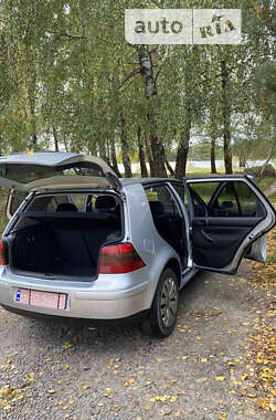 Хетчбек Volkswagen Golf 2002 в Ковелі