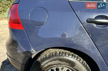 Хетчбек Volkswagen Golf 2005 в 