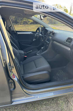 Хэтчбек Volkswagen Golf 2011 в 