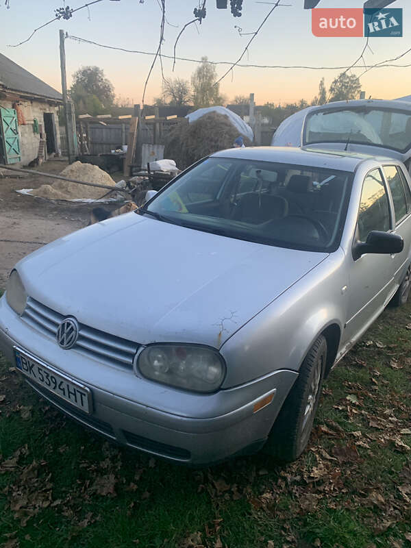 Хэтчбек Volkswagen Golf 2003 в 