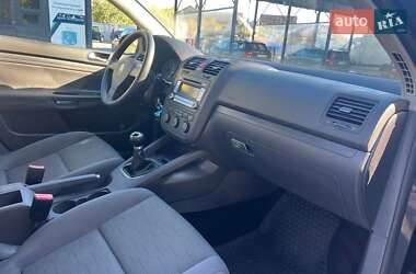 Хэтчбек Volkswagen Golf 2006 в 