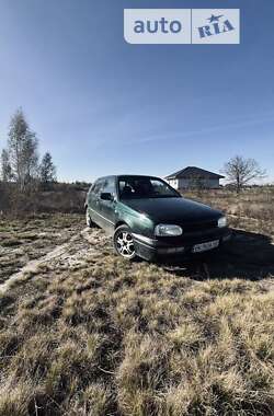 Хетчбек Volkswagen Golf 1995 в Сумах