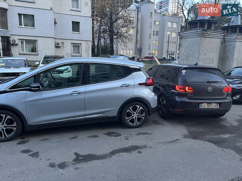 Хетчбек Volkswagen Golf 2011 в Києві
