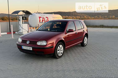 Хэтчбек Volkswagen Golf 1998 в Новоселице