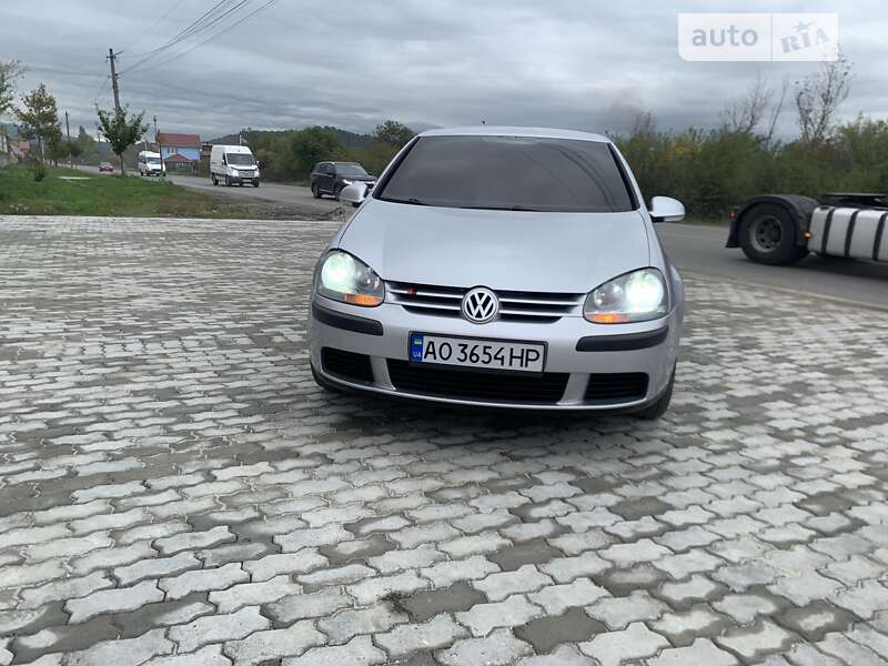 Хэтчбек Volkswagen Golf 2003 в Мукачево