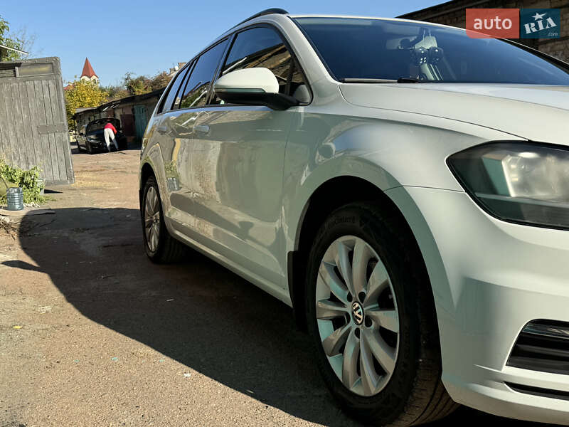 Универсал Volkswagen Golf 2017 в Киеве