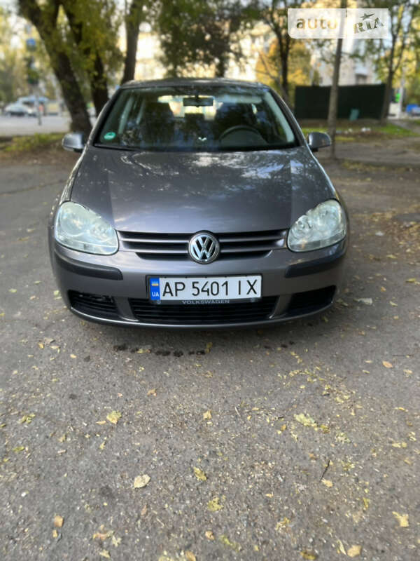 Хэтчбек Volkswagen Golf 2004 в Запорожье