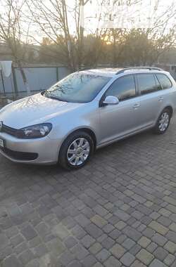 Универсал Volkswagen Golf 2010 в Черновцах